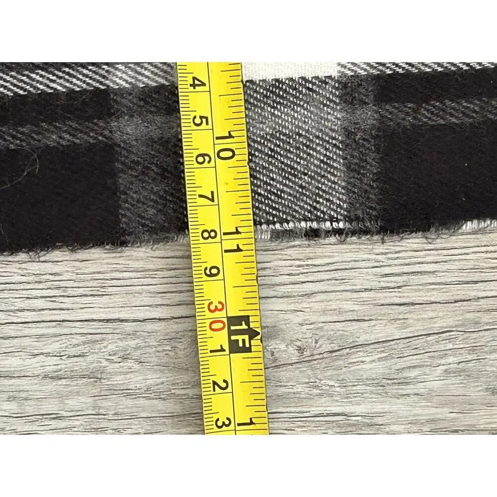 Soft Winter Black and‎ White Checkered Scarf